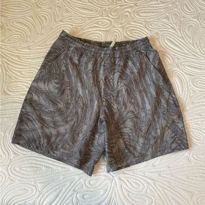 Lululemon 5” pace-breaker shorts size: M